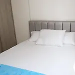 Vista panoramica al Mar y Piscina