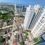 Vista panoramica al Mar y Piscina