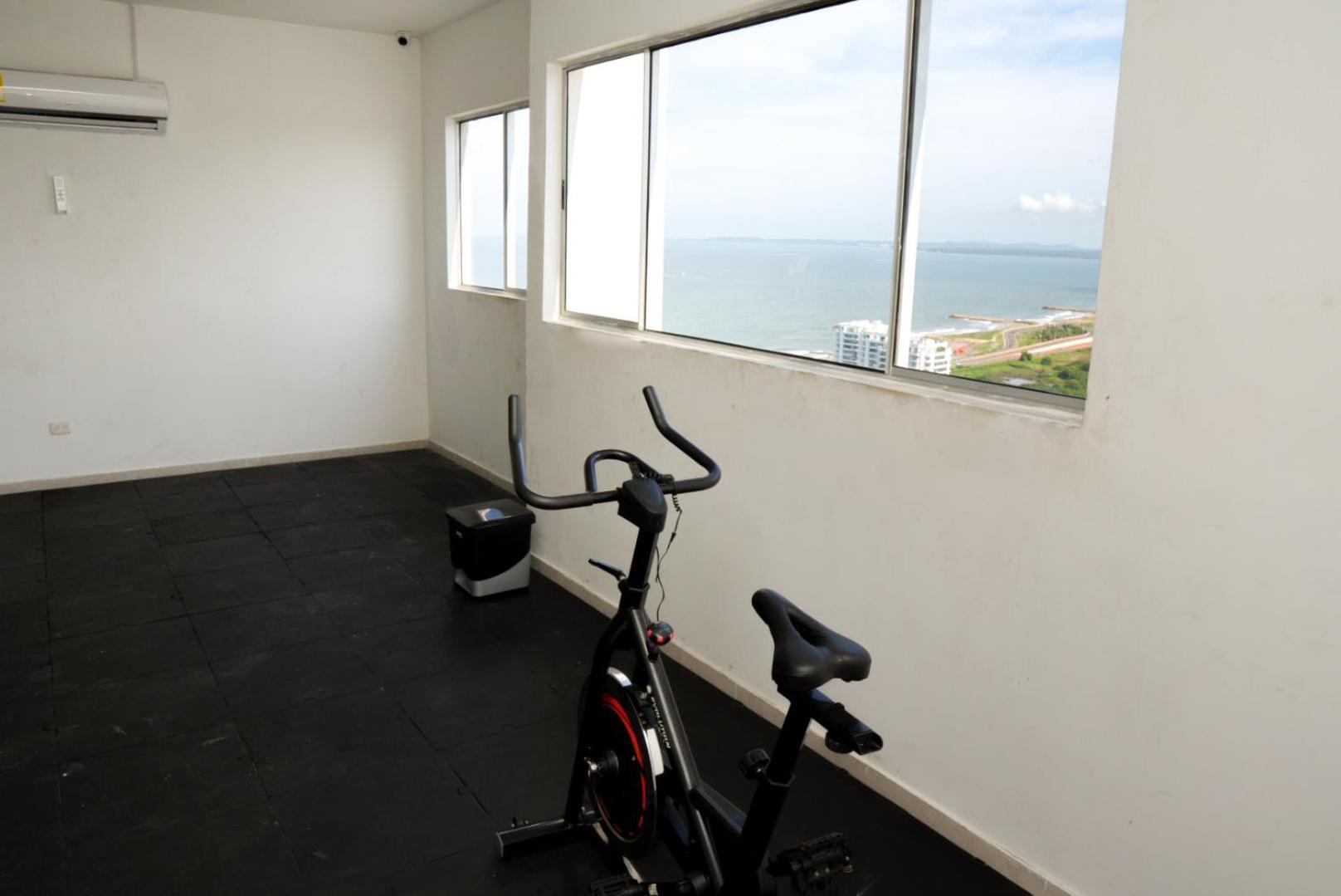 Vista Panoramica Al Mar Y Piscina * Cartagena